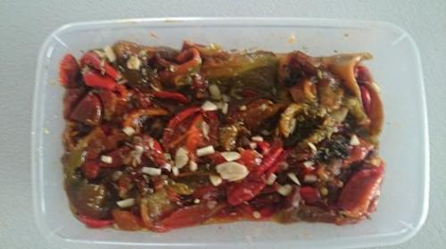 Pimientos asados con hierbas aromáticas y aceite de oliva todo ecológico