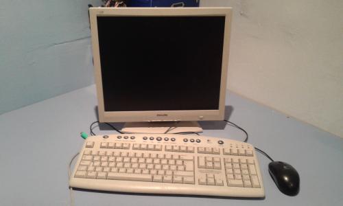 Vendo Pantalla de Ordenador Teclado y Ratón